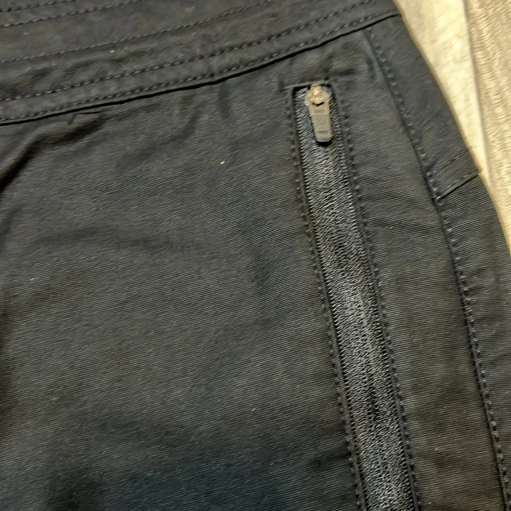Roark Black Pants Straight Leg size‎ 28